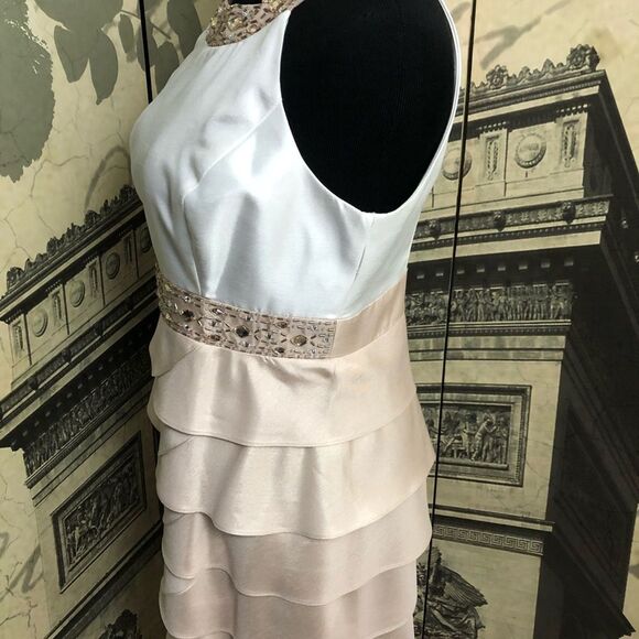 Stunning evening gown by Jessica Howard - Picture 2 of 7